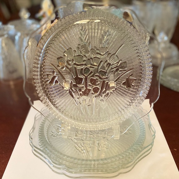 Jeannette Glass Other - (4) Iris & Herringbone Clear Dinner Plates